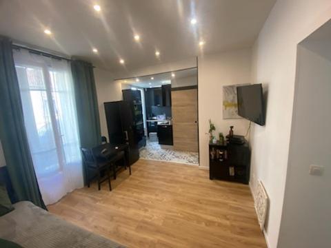 F2 Moderne Proche Paris *
